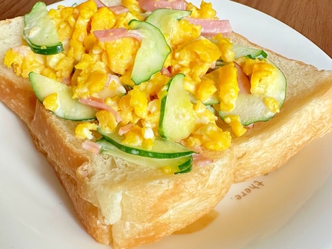 炒り卵ときゅうりとハムのオープンサンド ⚘ ⸝⋆